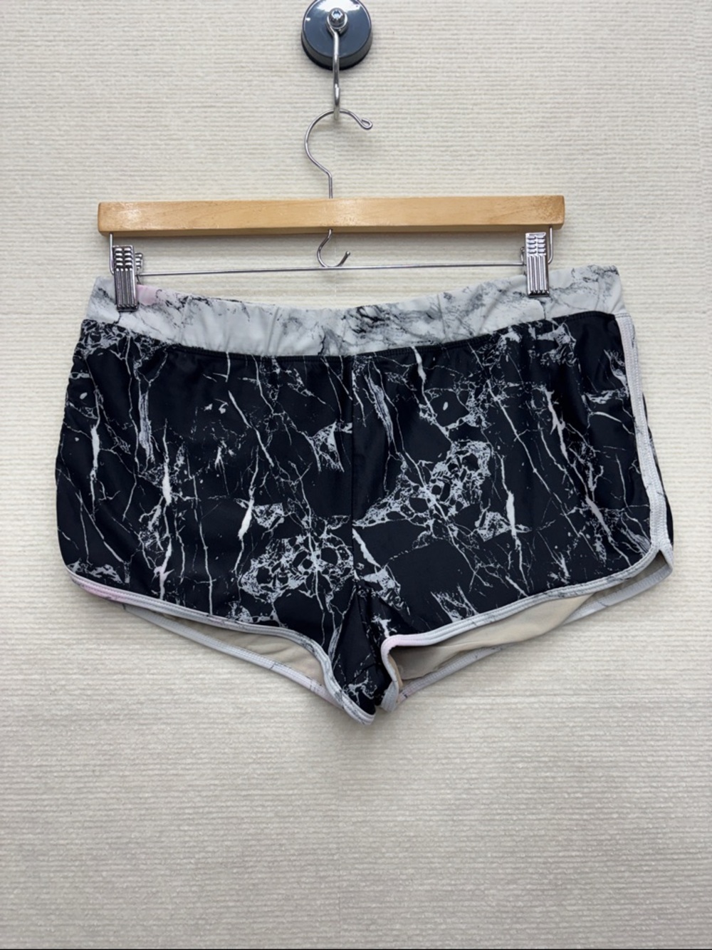 Cacique | 18 Marble-Print Women's swim Shorts - Black & White bottoms